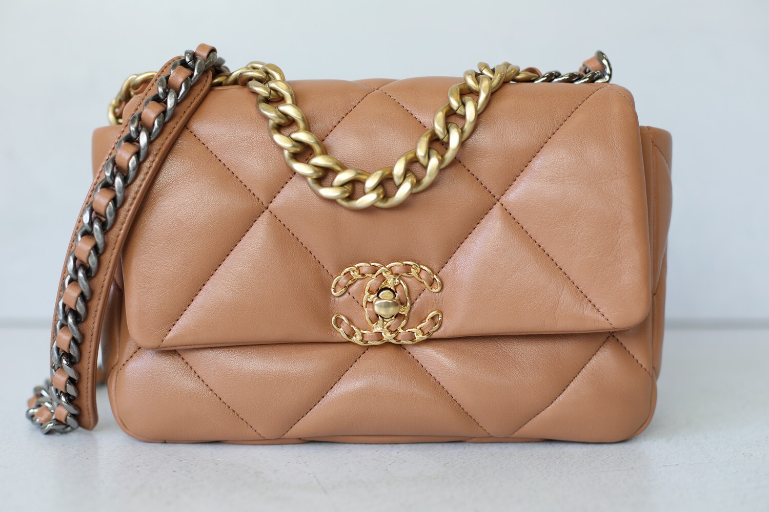Chanel 19 Small, Caramel Brown, Preowned In Box, WA001