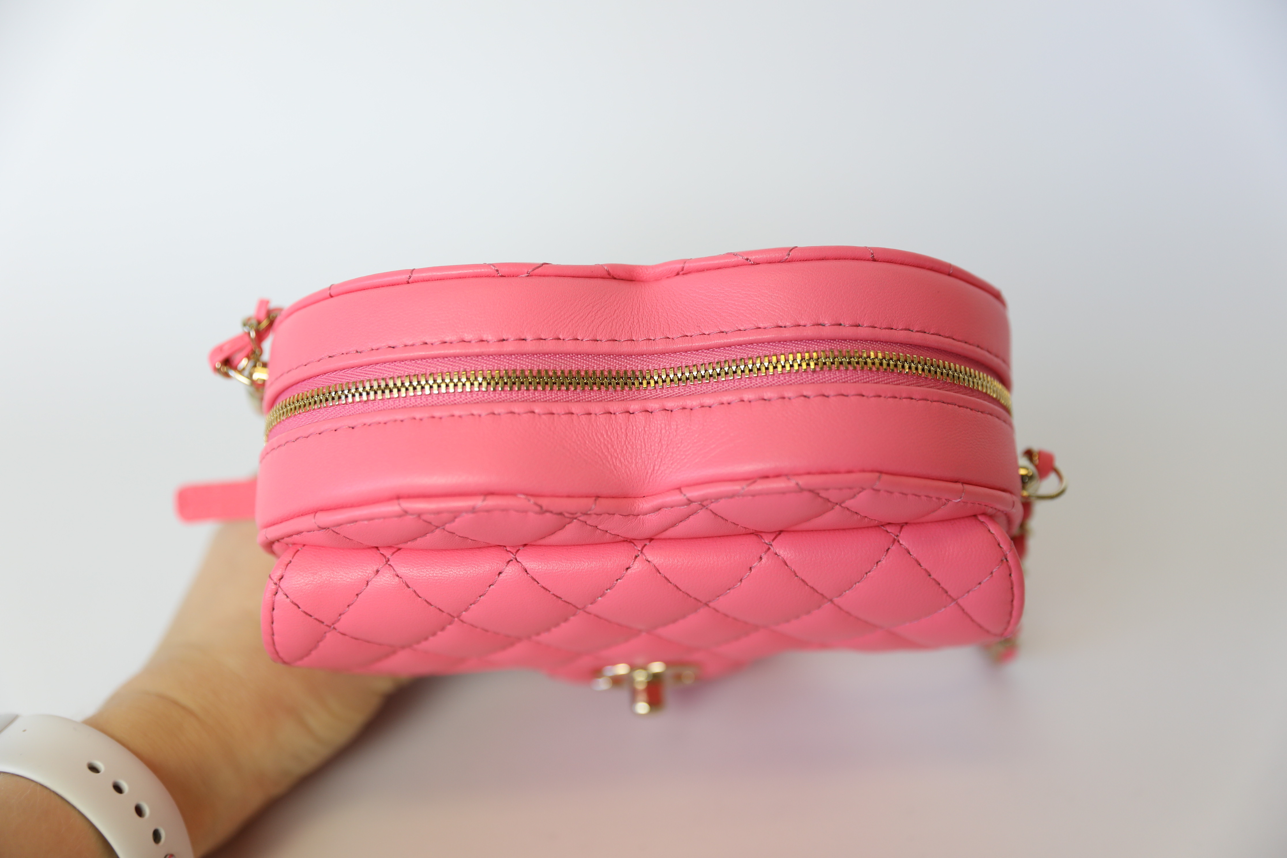 Chanel Heart Bag CC In Love, Large Pink Lambskin Quilted With Gold Hardware  Preowned In Dustbag, WA001