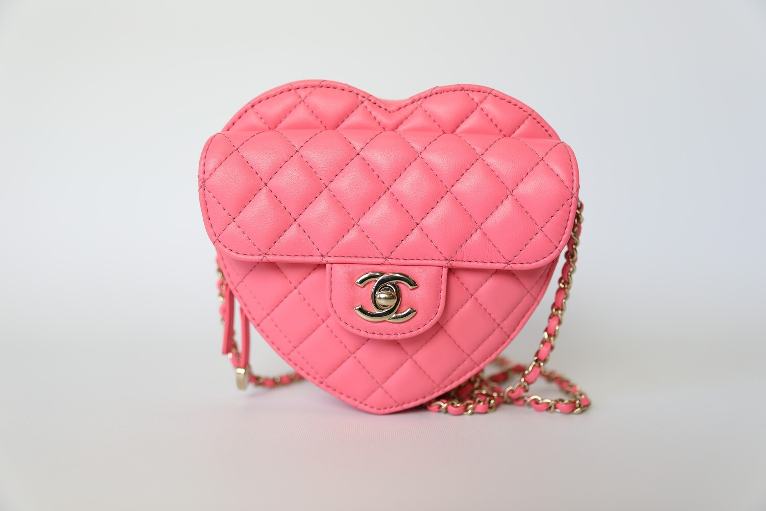 Chanel Heart Bag CC In Love, Large Pink Lambskin Quilted With Gold Hardware  Preowned In Dustbag, WA001