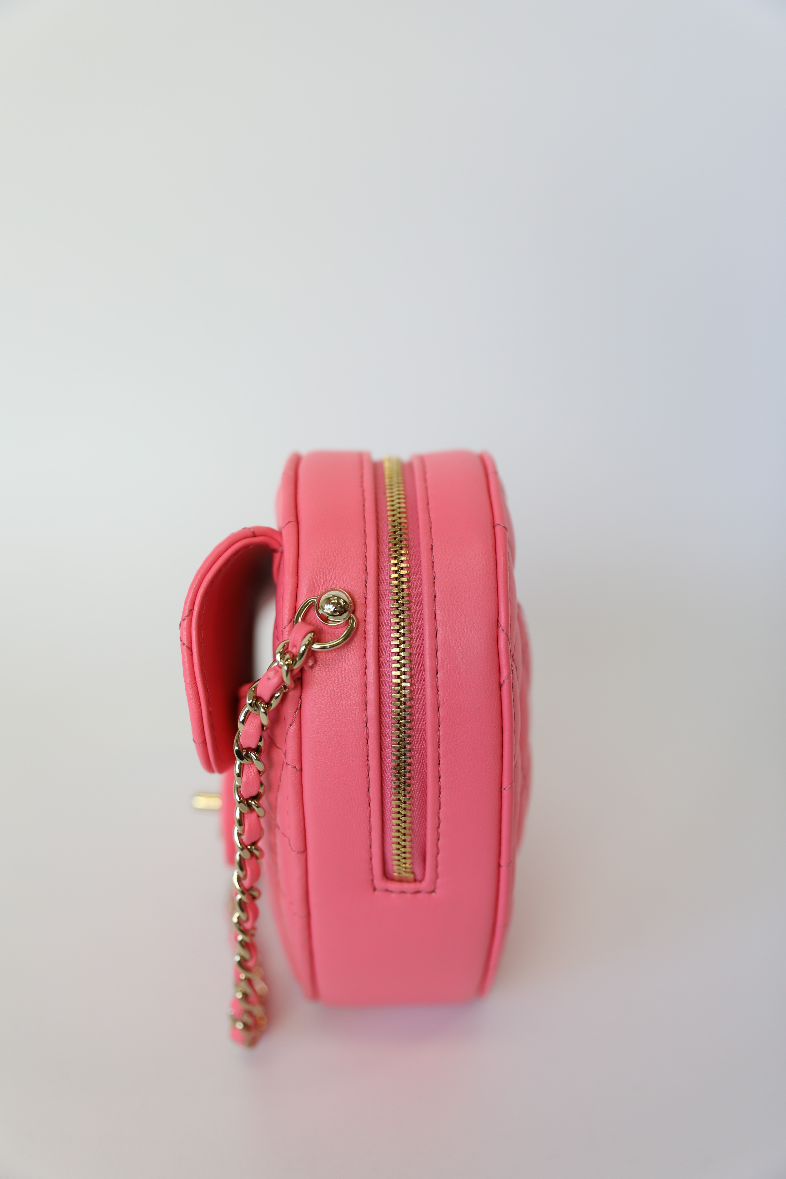 Chanel Pre-owned 2022 Heart Love Crossbody Bag - Pink
