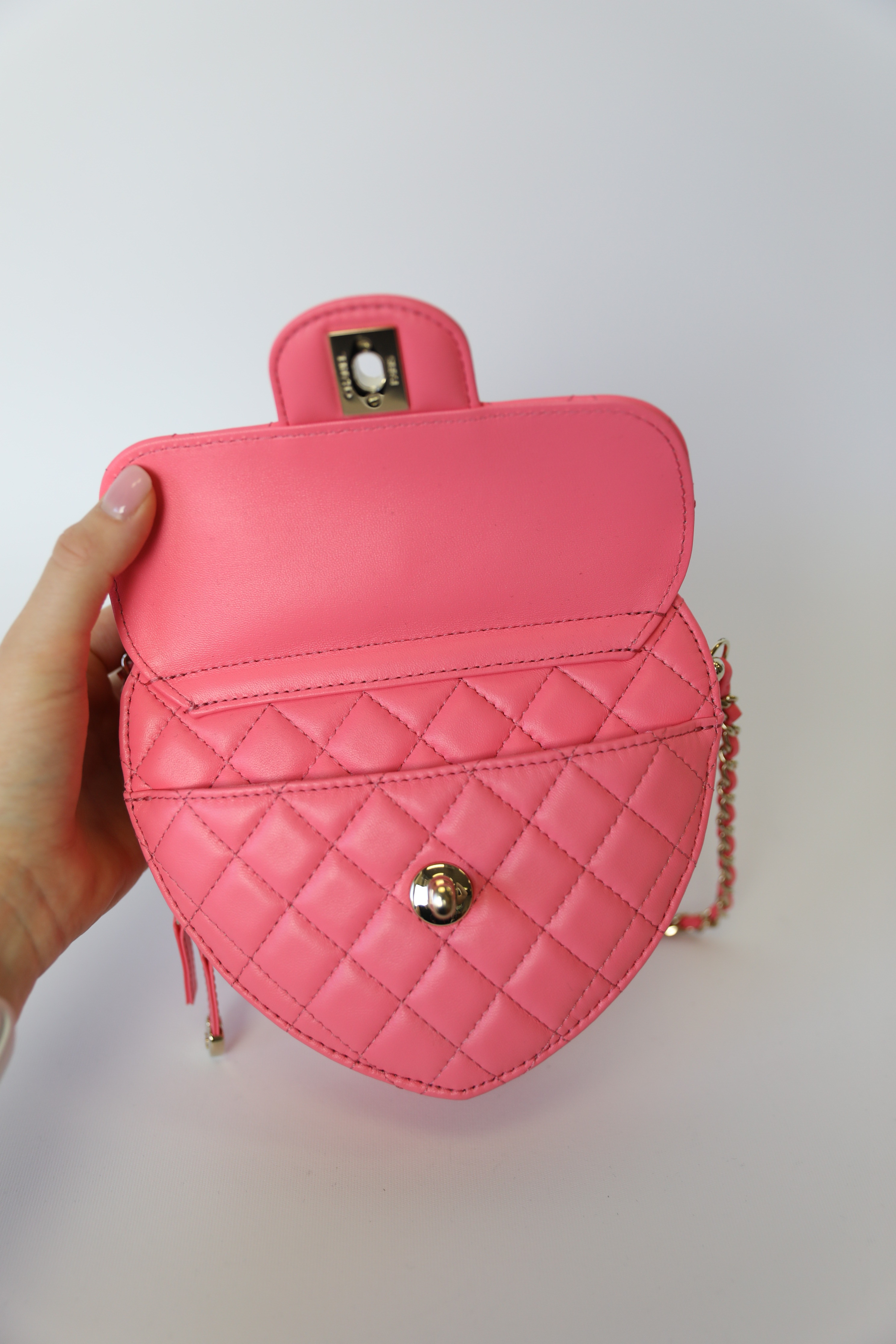 Chanel 22S Pink Large Runway Heart Quilted Flap Chain Shoulder Crossbody Bag