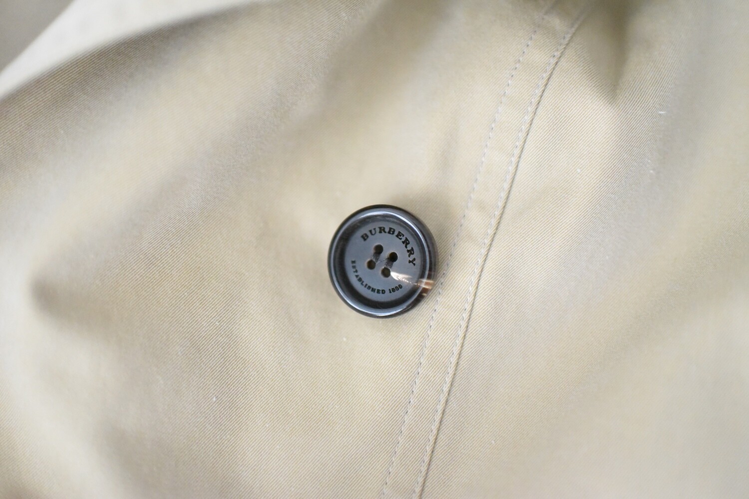 【ちょっと訳あり】BURBERRY SANDRINGHAM ライナー付き Burberry Gabardine Beige Trench Coat Birds Metal Button Size