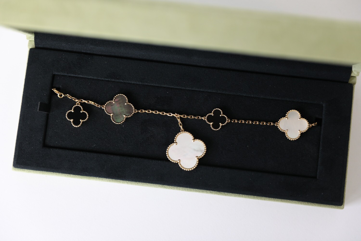 Van Cleef &amp; Arpels VCA Magic Alhambra Bracelet 5 Motifs, With Yellow Gold, Preowned In Box CMA001