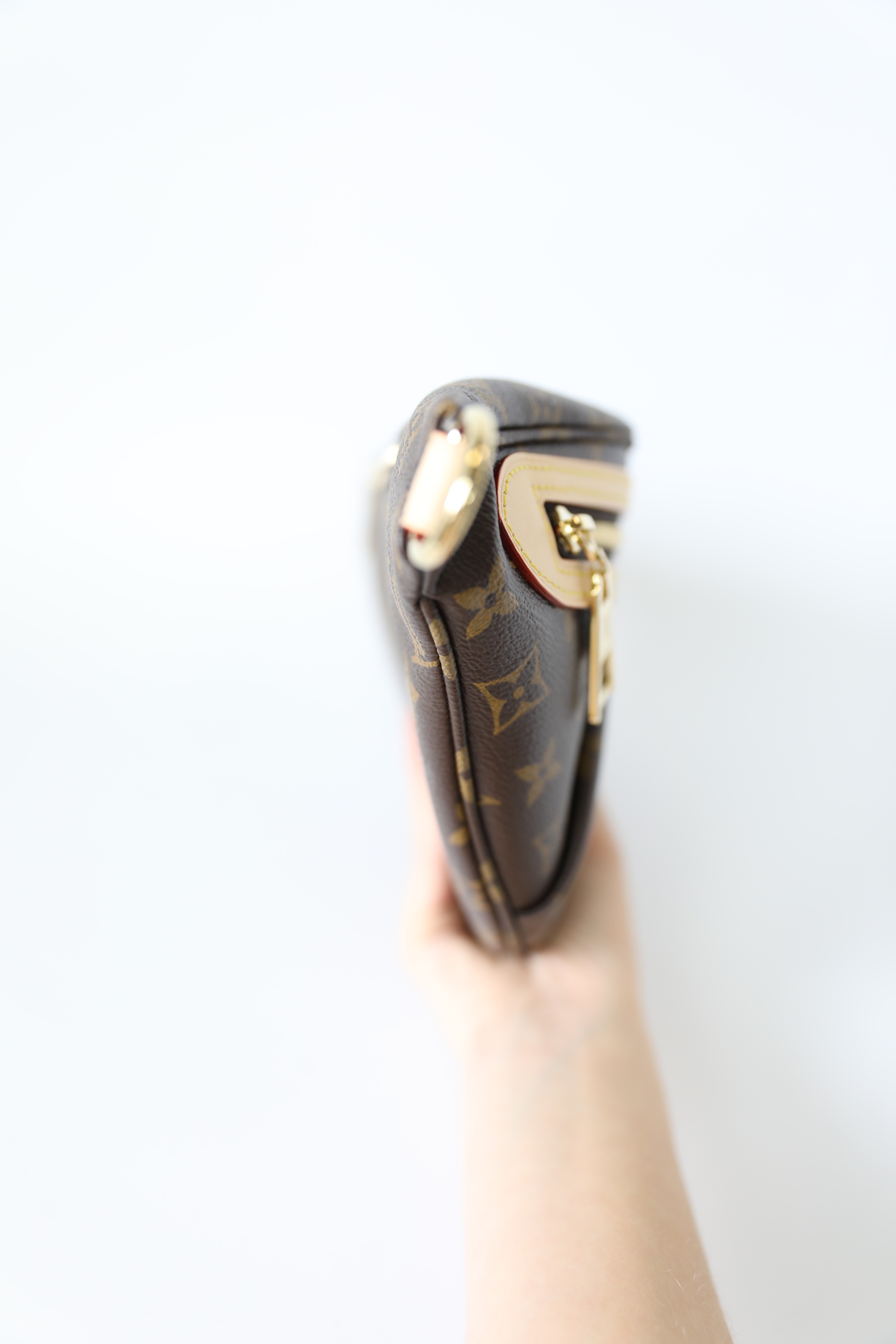 Louis Vuitton Shoulder bag 402415, Brightening up your waist bag rotation  sees Japan-based