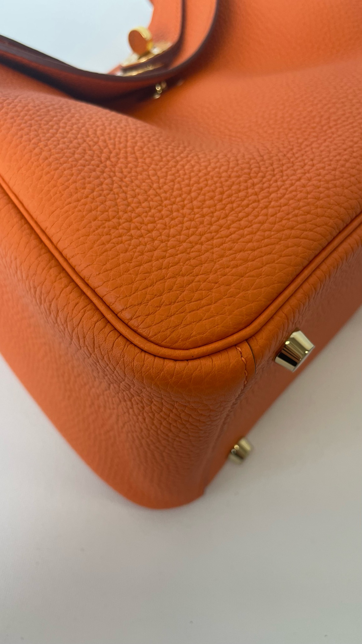 Hermès // 2008 Orange Clemence Leather Lindy Voyage 45 Bag – VSP Consignment