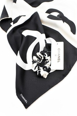 Chanel Scarf and Scrunchie, Black and White, New in Box GA006