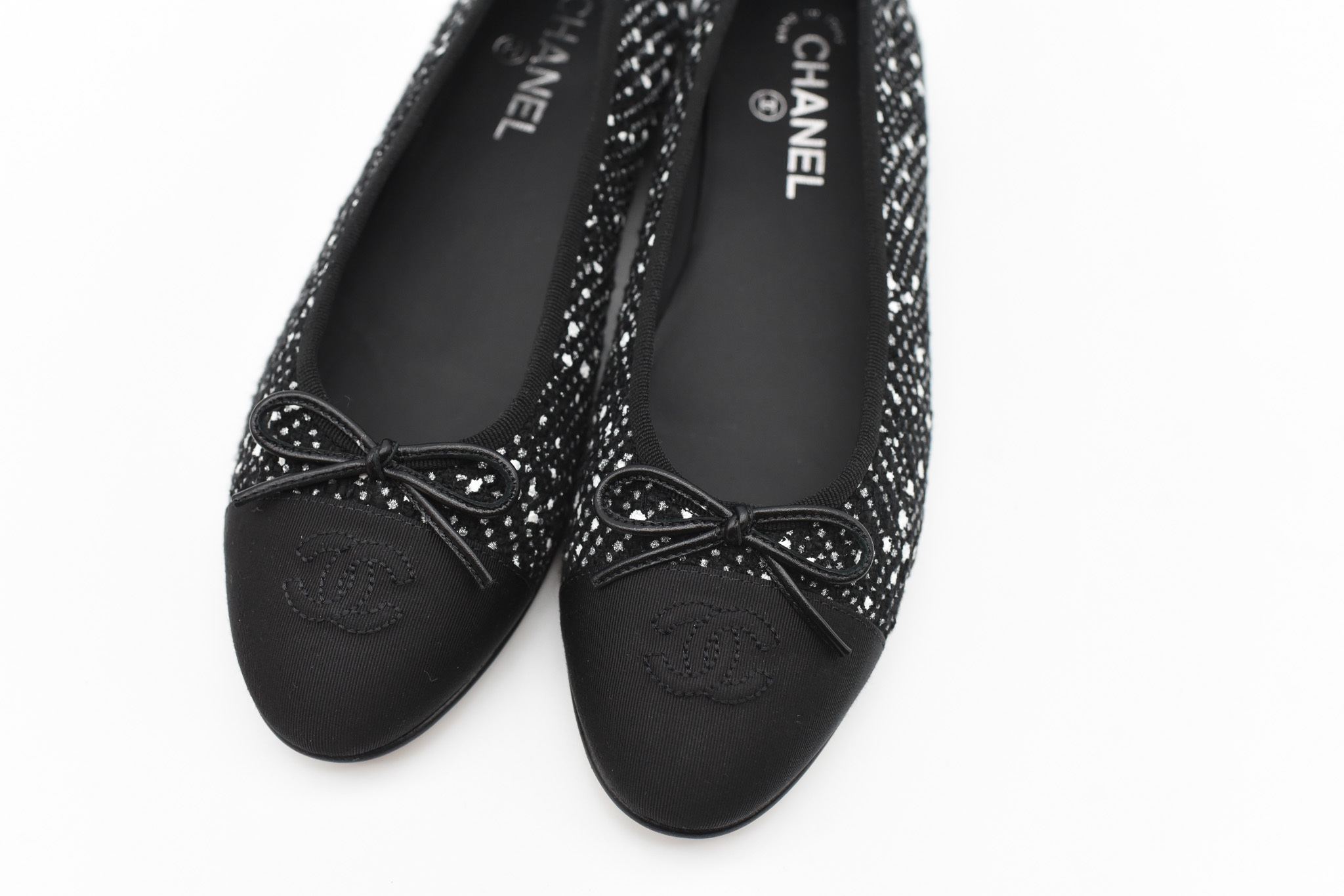 Chanel Shoes Ballet Flats, Black and White Tweed, Size 40, New in Box GA006