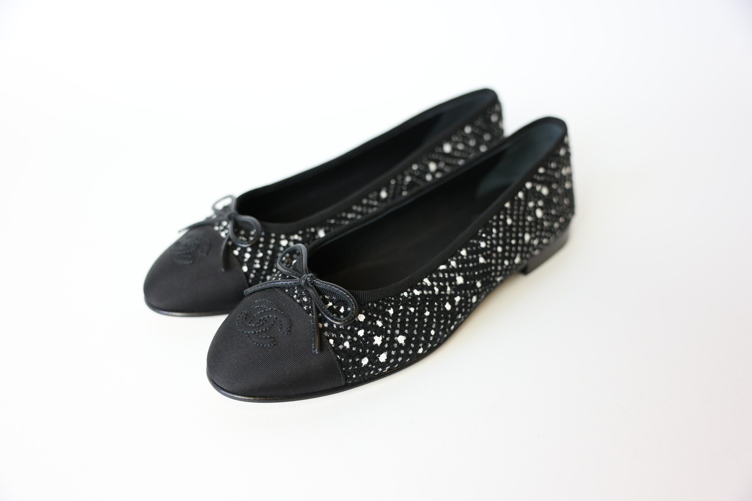 Chanel Ballet Flats, Black and White Tweed, Size 38.5, New in Box WA001