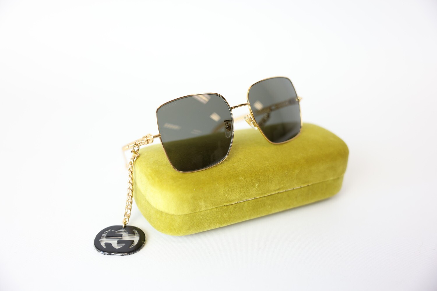 Gucci Sunglasses with Chain, New in Box WA001