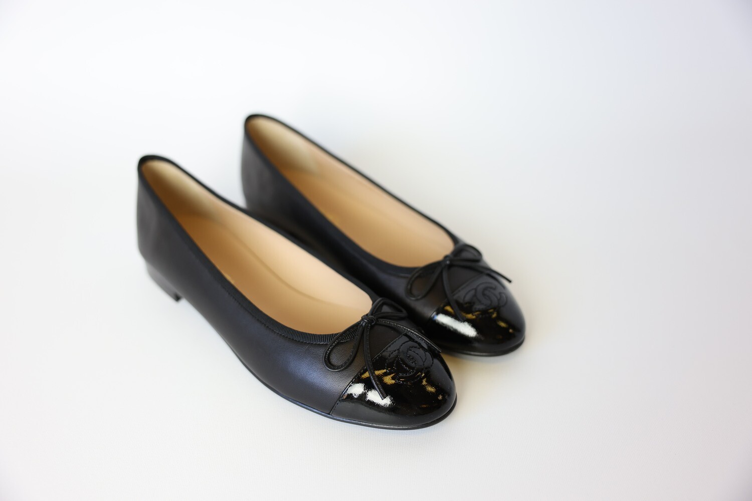 Chanel Shoes Ballet Flats, Black Lambskin with Patent Captoe, Size 40, New in Box WA001