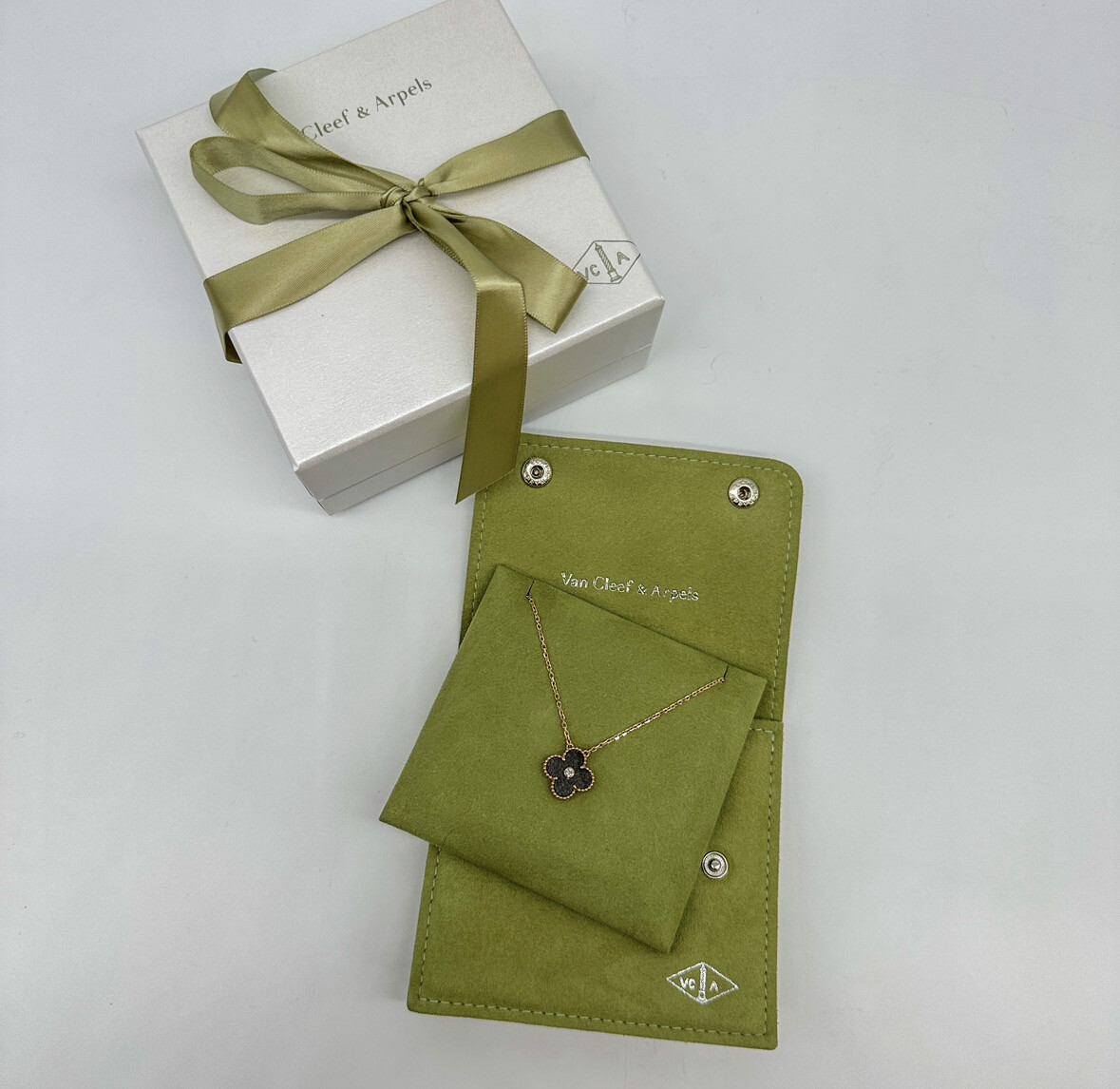 VCA Holiday Pendant 2023, New in Box CMA001