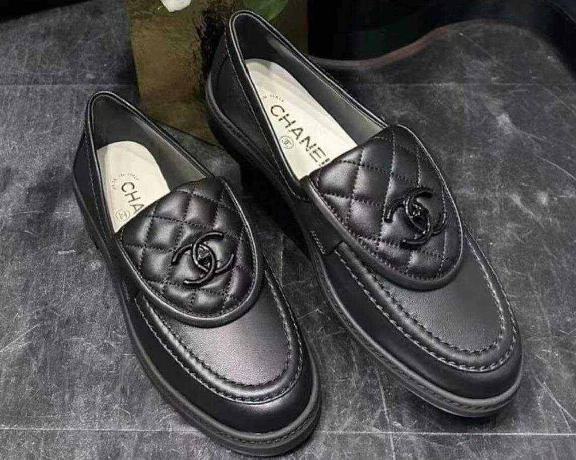 Preorder Chanel Loafer Turn lock, So Black, New In Box Size 40
