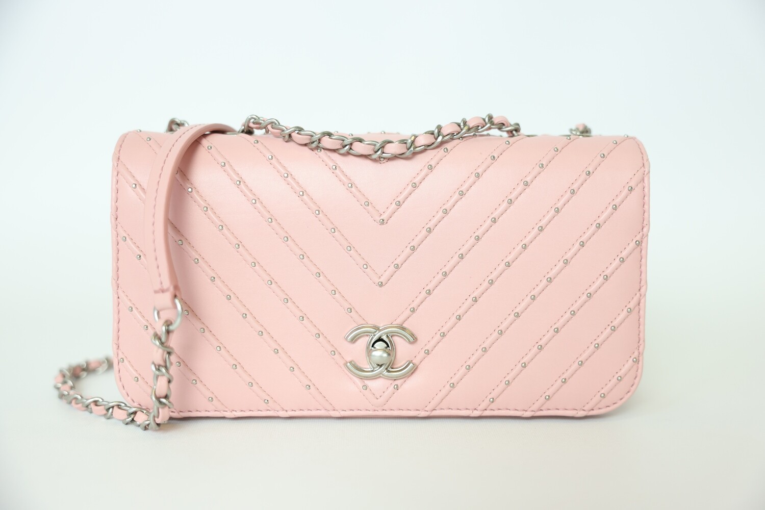 IGLIVE Chanel Stud Wars CC Chain Flap Bag, Pink Calfskin with Silver Hardware, Preowned in Box CMA001 20240614