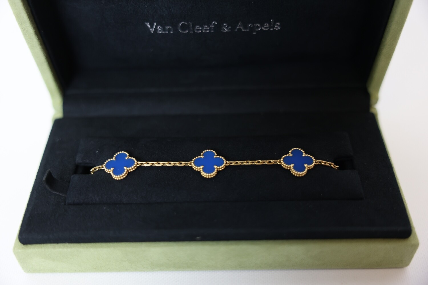 Van Cleef Arpels Bracelet, 5 Motif Alhambra Yellow Gold Agate, Preowned In Box WA001
