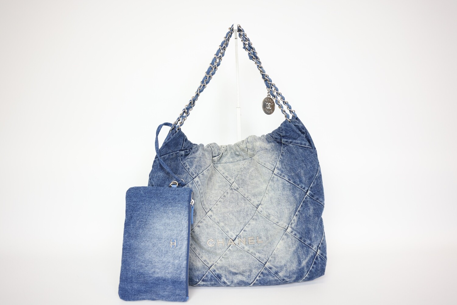 Chanel 22 Medium Denim, Preowned In Dustbag WA001