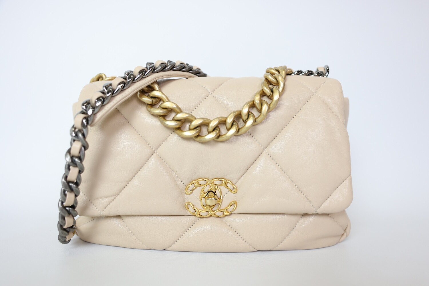 IGLIVE Chanel 19 Large, Beige Lambskin with Mixed Hardware, Preowned in Box WA001