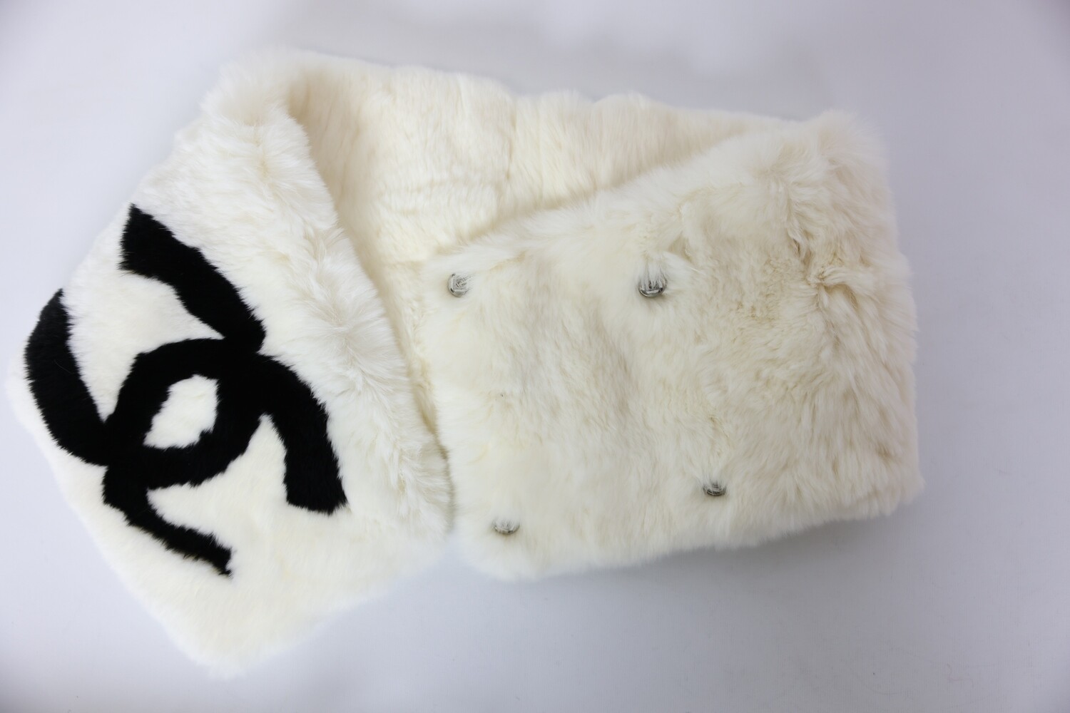 Chanel Fur Muffler, White Lapin &#39;CC&#39;, Preowned No Dustbag WA001