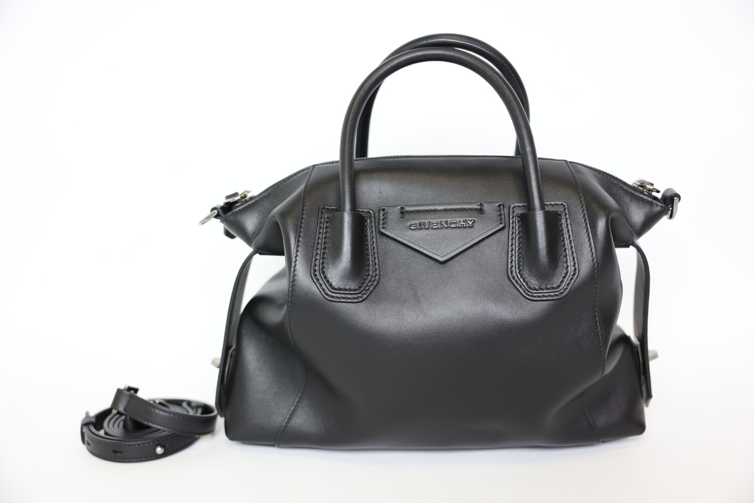 Givenchy Antigona Small, Black Leather With Silver Hardware Preowned In Dustbag WA001