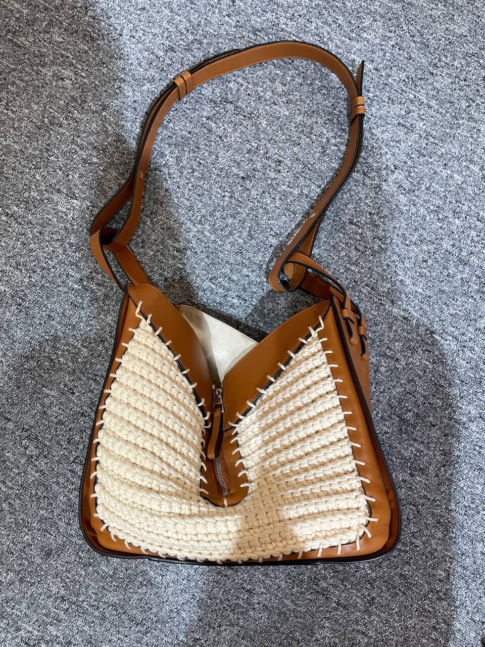 IGLIVE Loewe Small Hammock Shoulder Bag Crochet Tan Calfskin (Ship from Overseas) 20240208