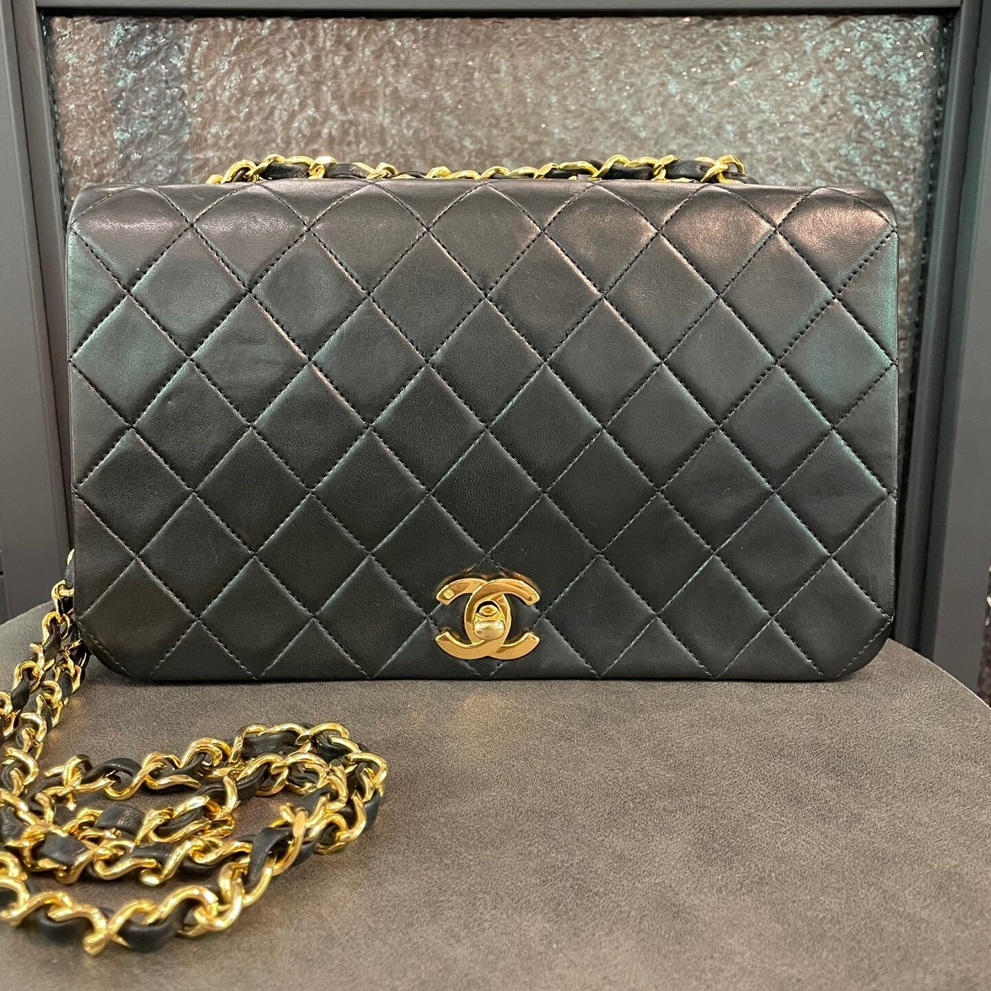 IGLIVE Chanel Vintage Flap Small Black Lambskin Gold Hardware, Preowned No Dustbag 20240211