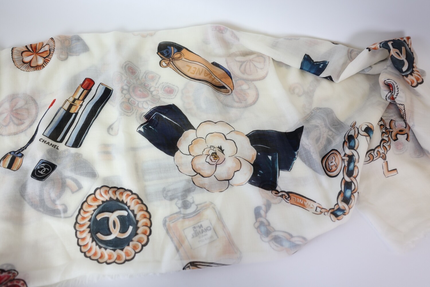 Chanel Shawl Scarf, White Cashmere, Preowned No Dustbag WA001