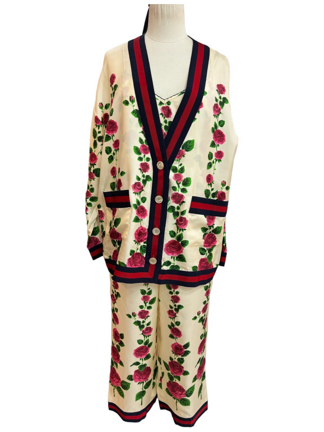 Gucci Silk Set, Preowned (Mint Condition)