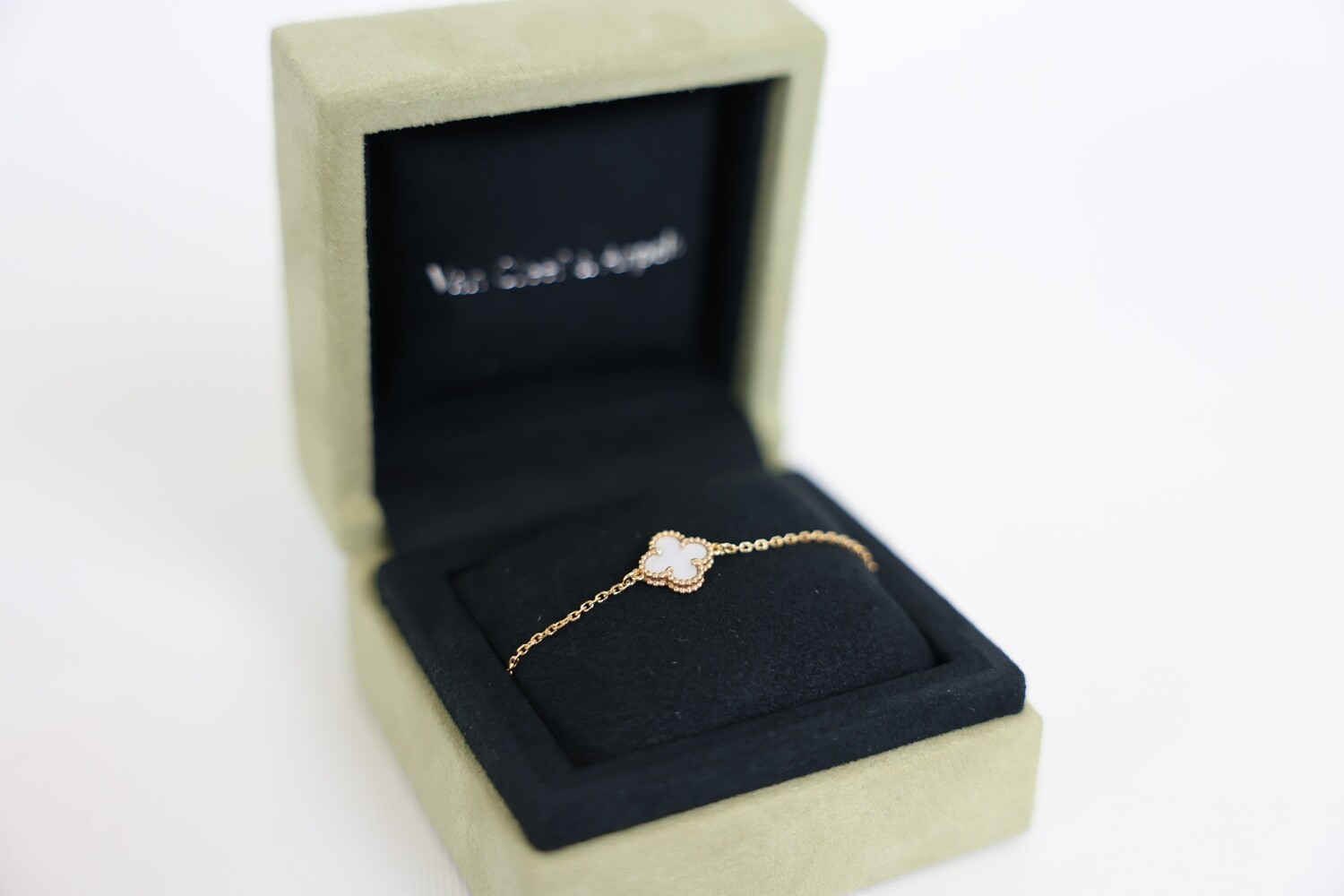 Van Cleef &amp; Arpels Sweet Alhambra Bracelet, 18K yellow gold, Preowned in a Box WA001