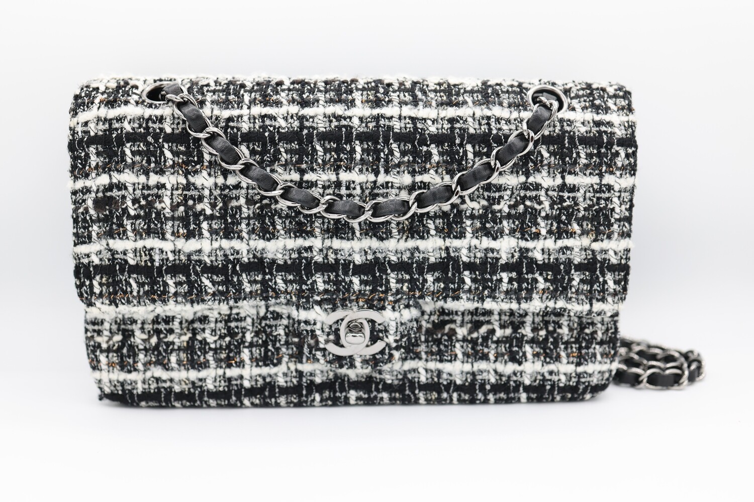 Chanel Vintage Classic Double Flap, Black Tweed, Preowned in Dustbag MA001