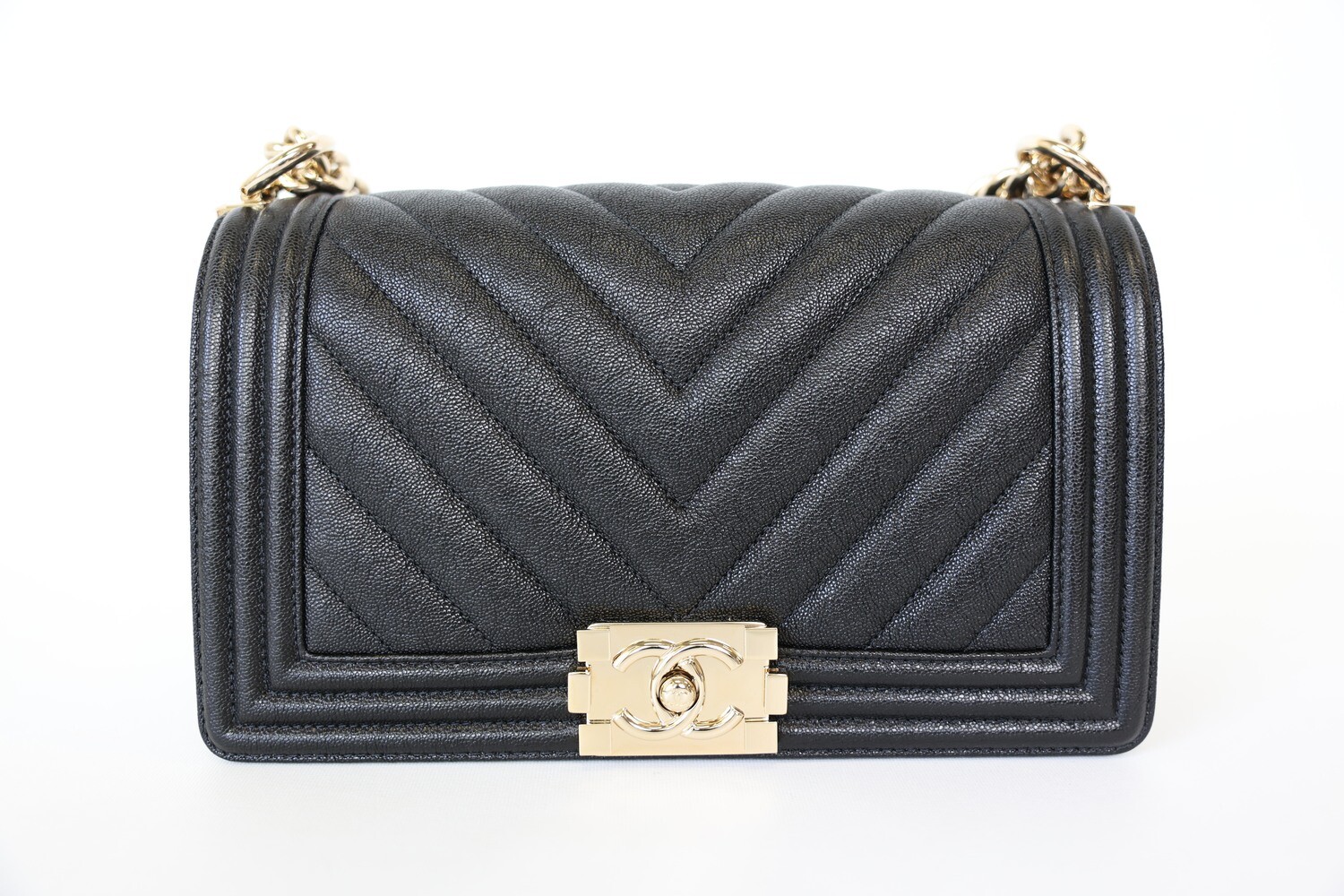 Chanel boy bag chevron caviar hotsell