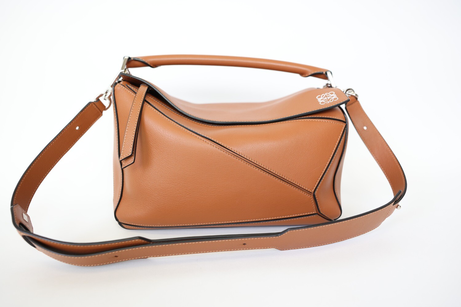 Loewe Puzzle Medium, Tan Leather with Silver Hardware, Preowned No Dustbag WA001