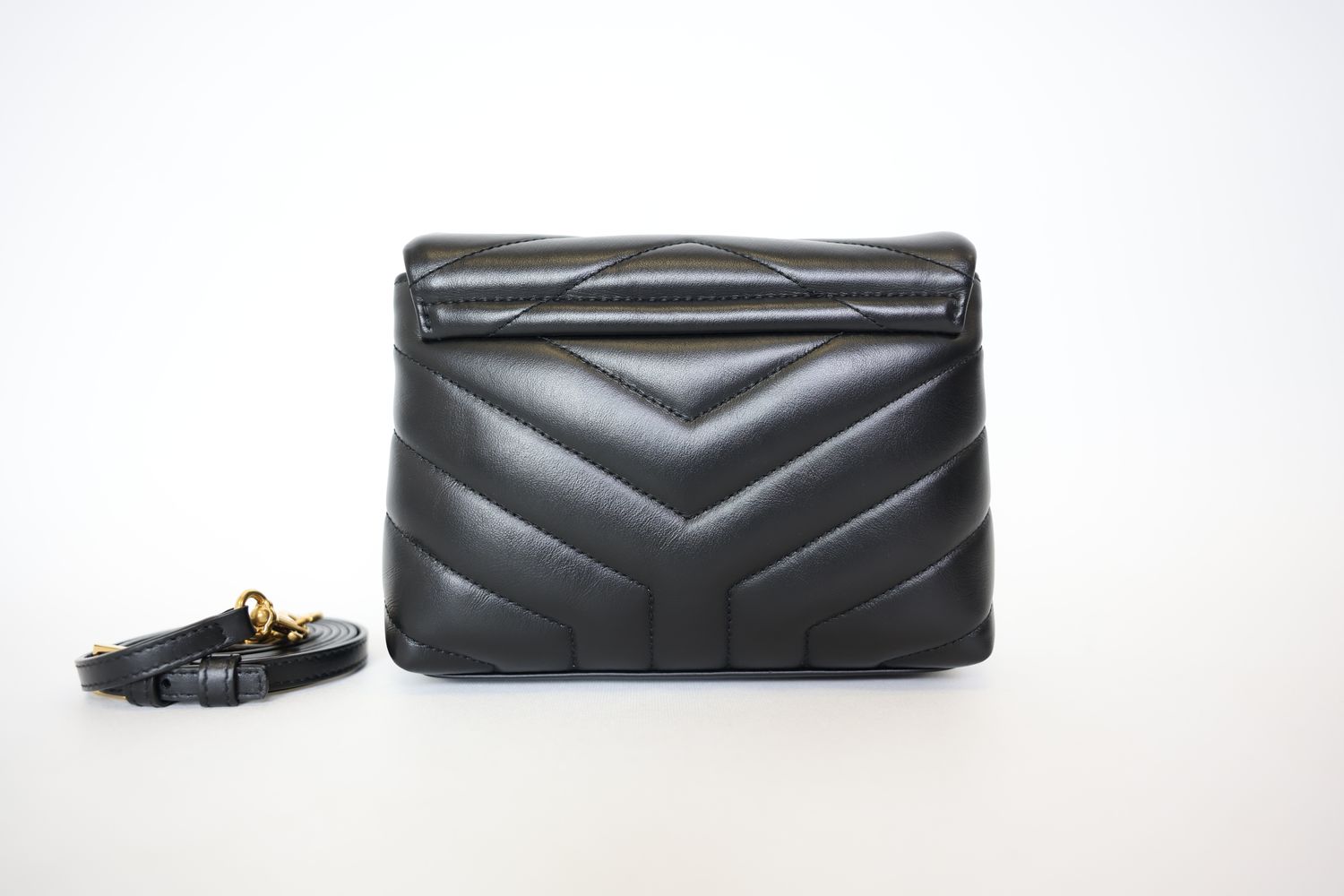 Saint Laurent LouLou Toy Black with Gold Hardware Preowned in Box WA001