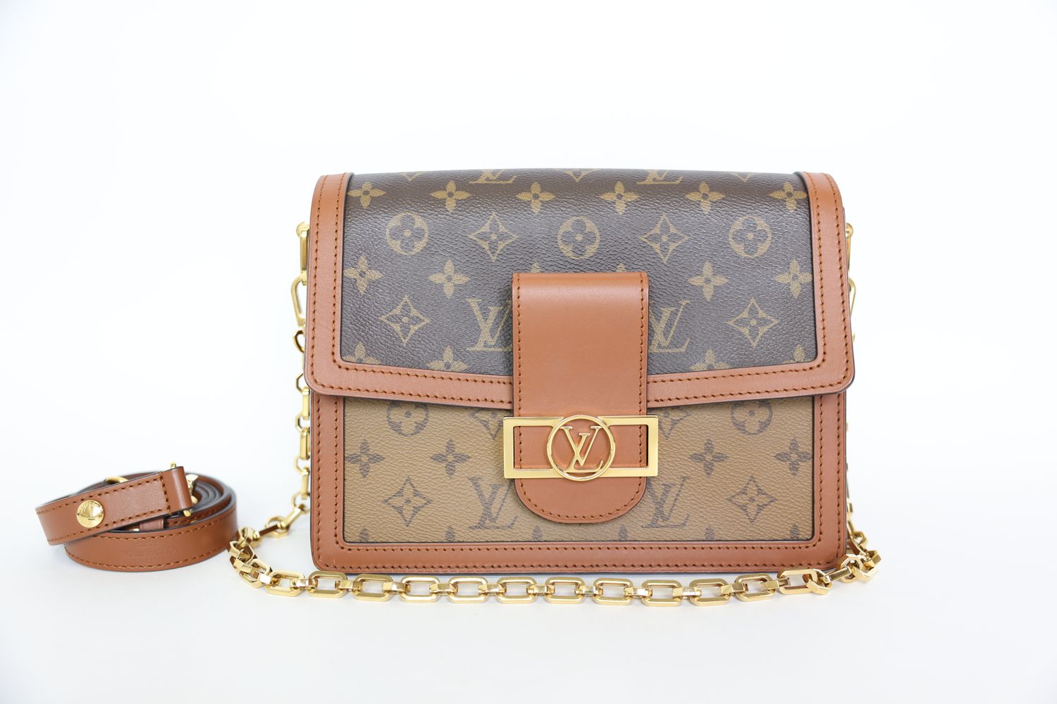 Louis Vuitton Dauphine Shoulder Bag MM, Reverse Monogram Canvas
With Gold Hardware, Preowned In Dustbag CMA001