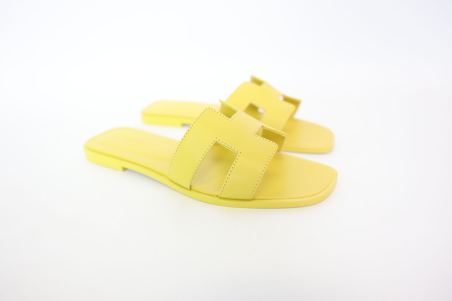 Hermes Oran Sandal, Jaune Imperial Leather Size 38, New In Box WA001