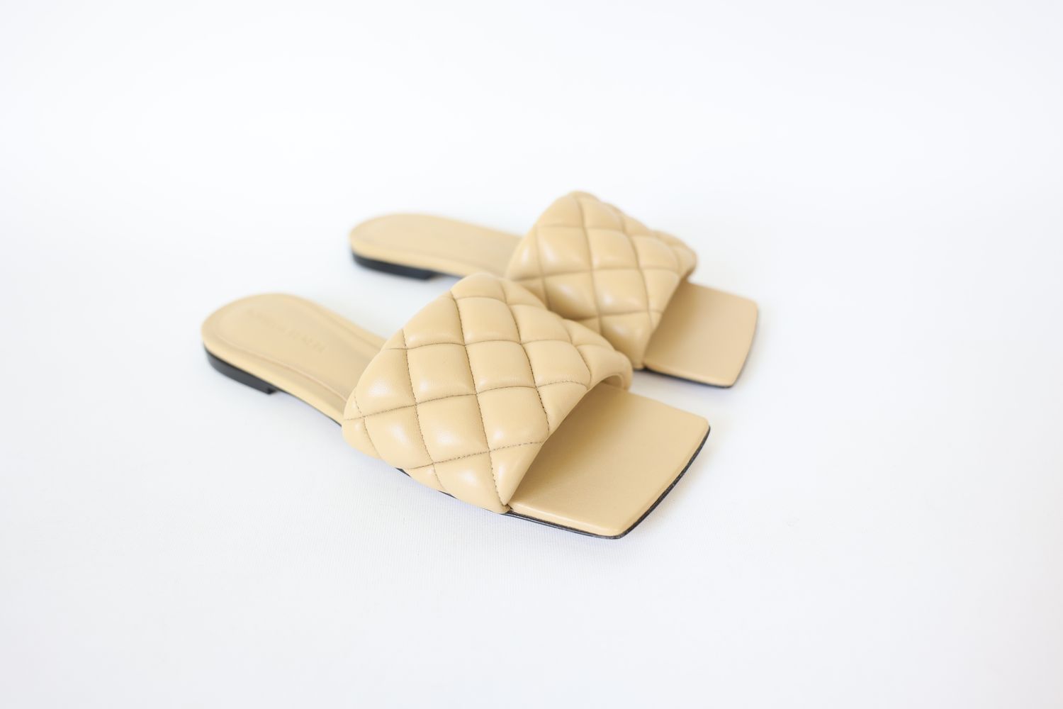 Bottega Veneta Flat Sandals, Cane Sugar Leather, Size 36 New In Dustbag WA001