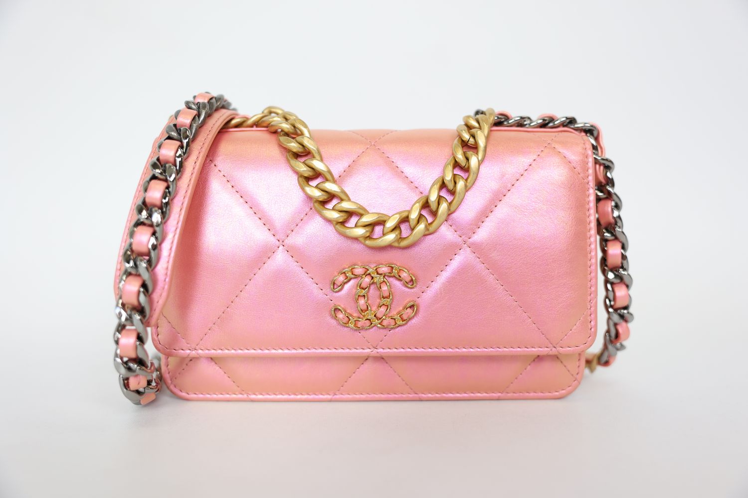 Chanel 19 Wallet On Chain Small, Pink Iridescent With Mixed Hardware, Preowned In Dustbag WA001