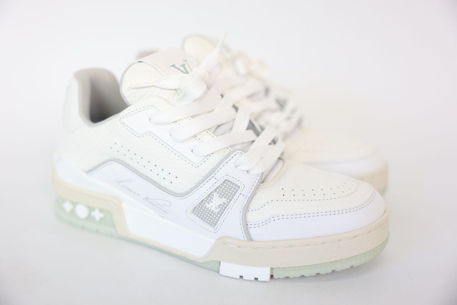 Louis Vuitton Trainer Sneakers, White Size 2.5 Mens, New In Box WA001