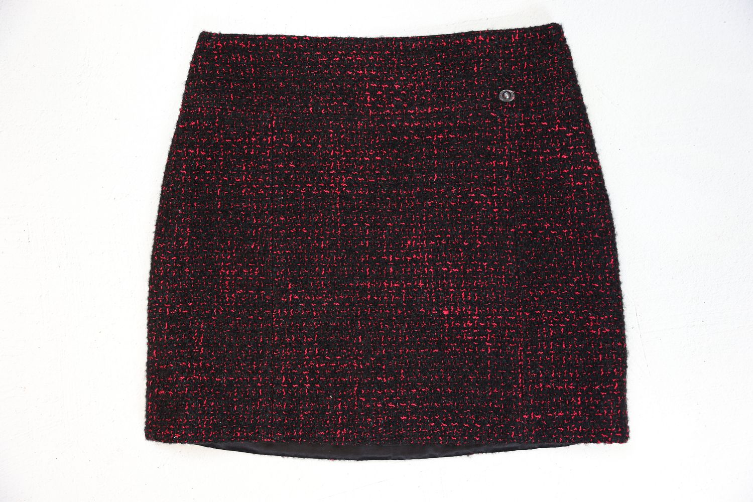 Chanel Tweed Skirt, Red And Black Size 40, New No Dustbag WA001