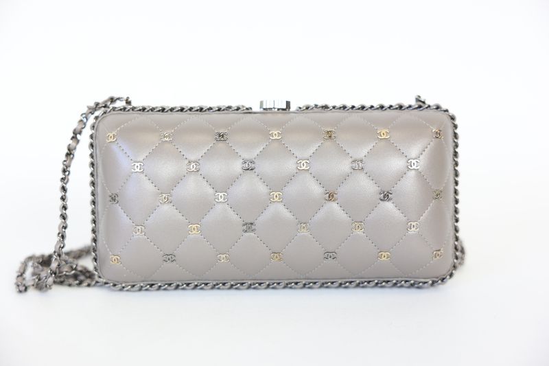 ✨CHANEL ✨ウオッシュバッグ 持ち手付き Wファスナー 新品未使用 楽天市場】CHANEL シャネル オンザロード ココマーク トート