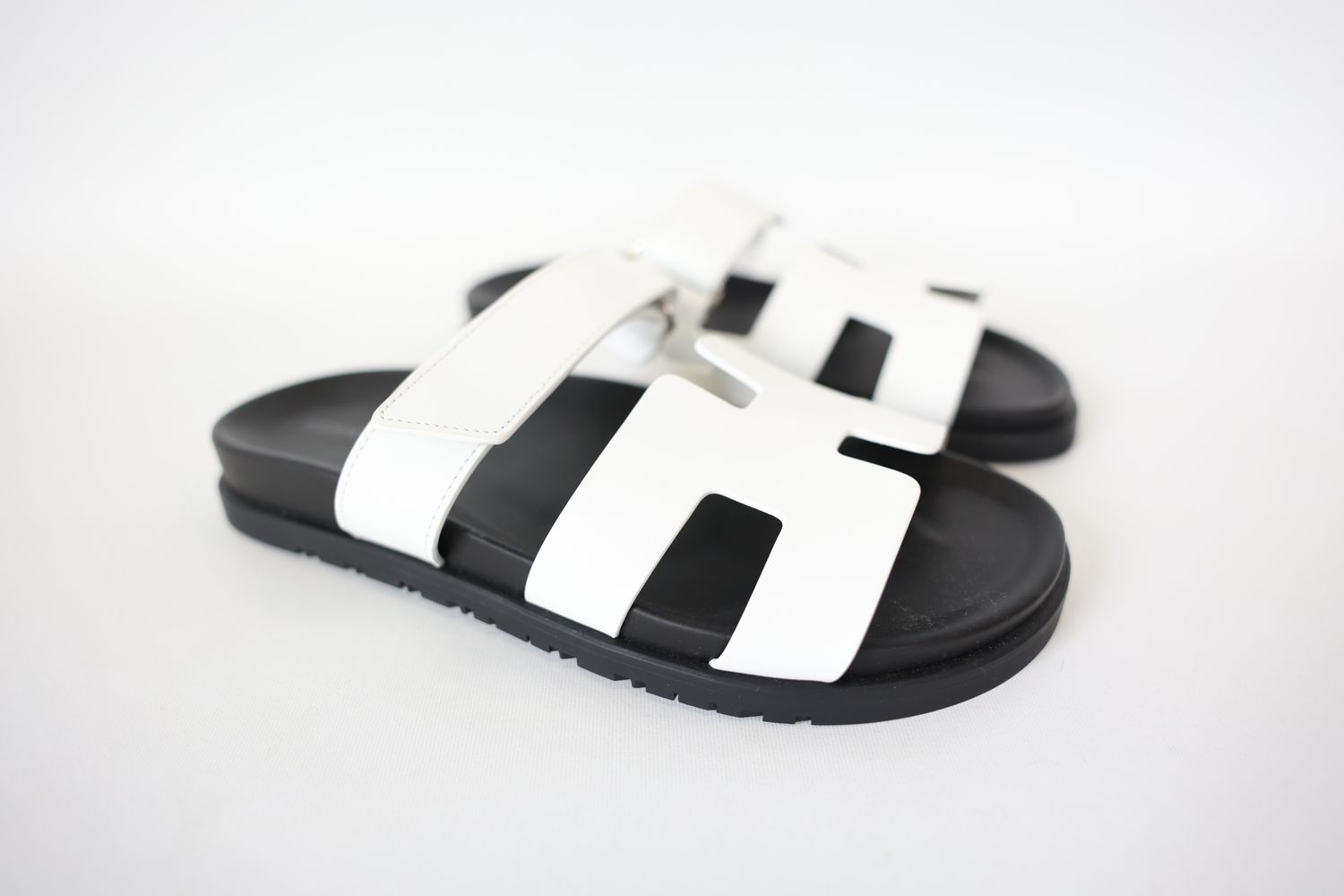 Hermes Chypre Sandals Size 39.5, White Calfskin with Palladium Hardware, New in Box WA001
