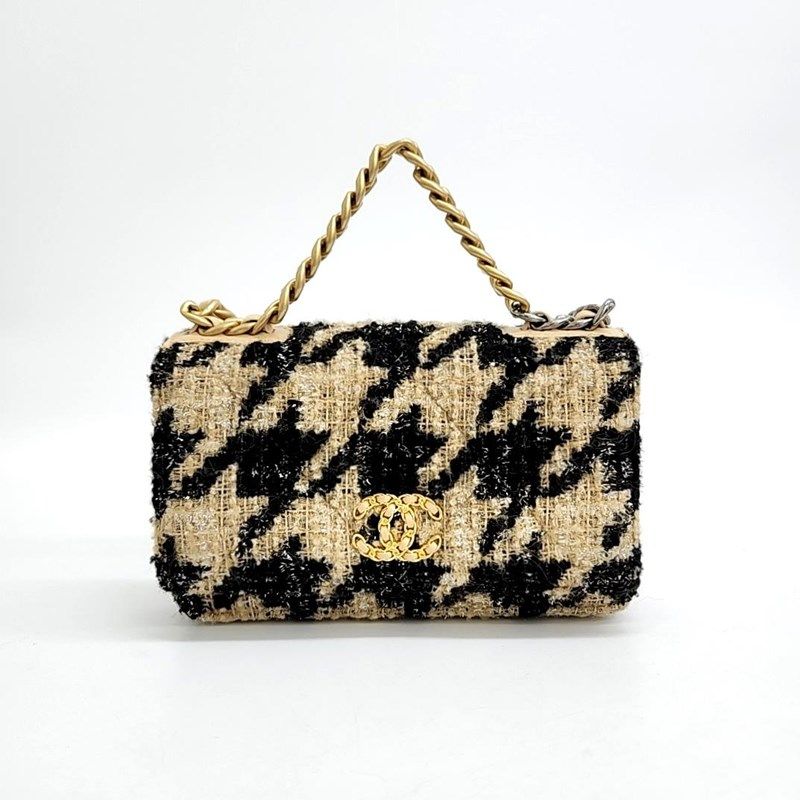Chanel Wallet on Chain, Houndstooth, Preowned in Dustbag GA001P