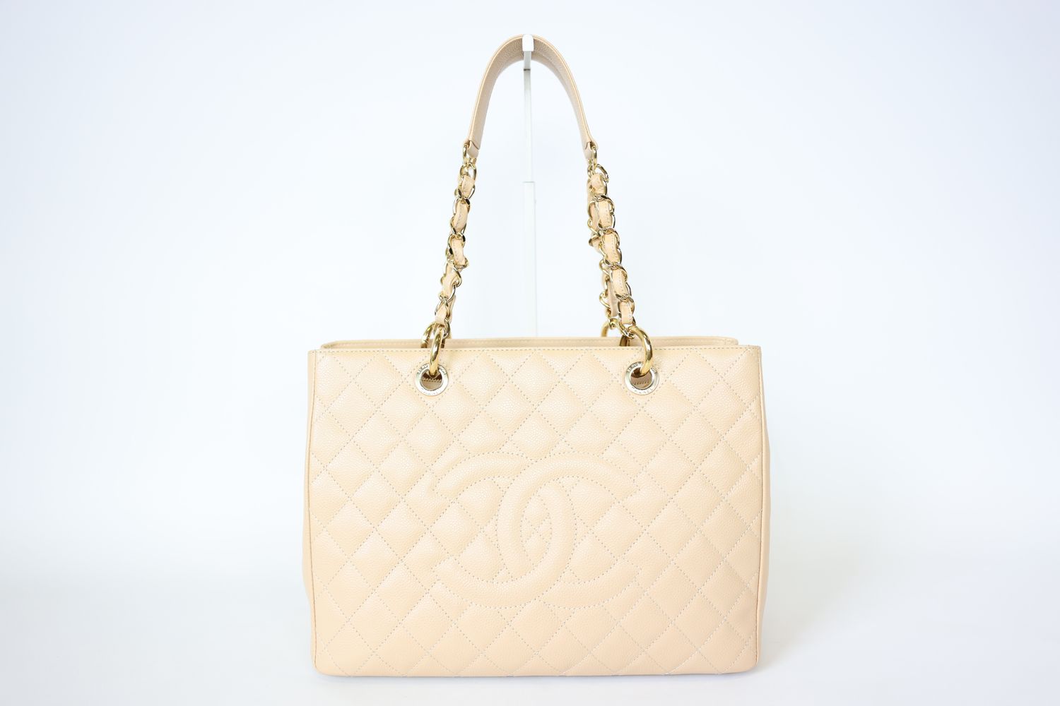 Chanel Grand Shopping Tote (GST), Beige Caviar with Gold Hardware, Preowned No Dustbag CMA001