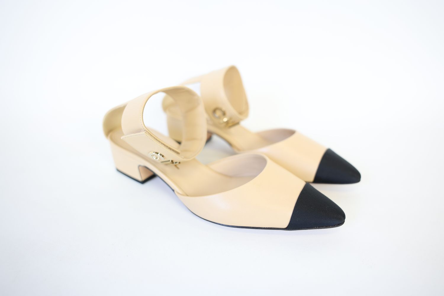 Chanel Shoes, Captoe Sandals Size 38, 20B Beige Lambskin and Black Grosgrain with Gold Hardware, New in Box WA001