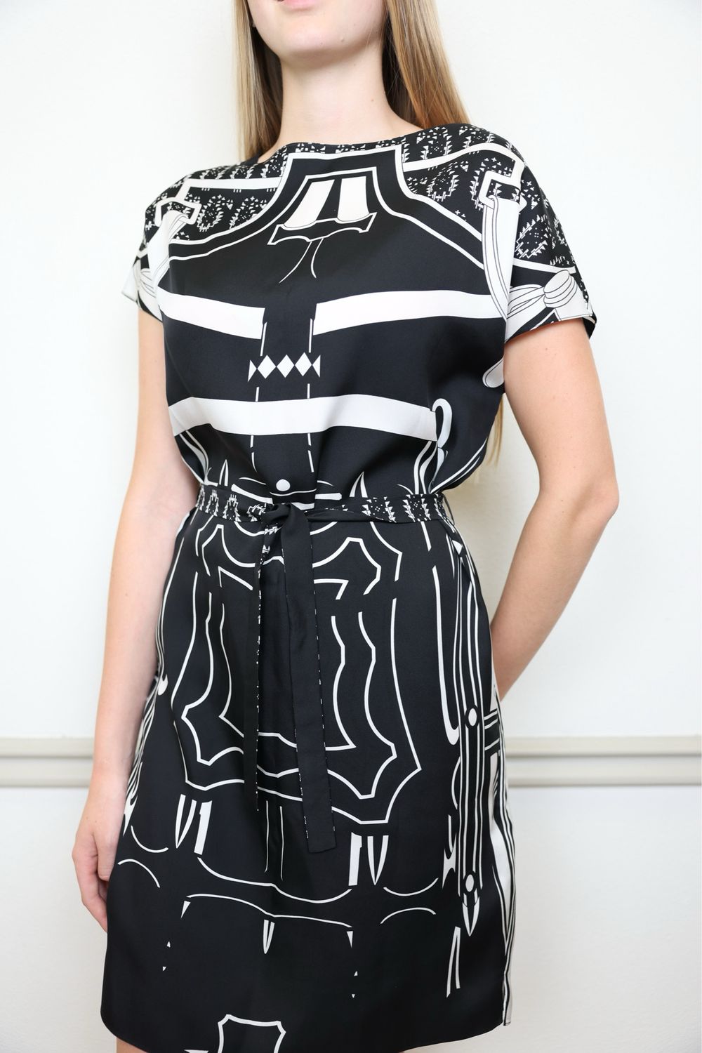 Hermes Silk Dress Tunique, Black And White Belted Phaeton&#39;s Wheels Print Size 34, New No Dustbag WA001