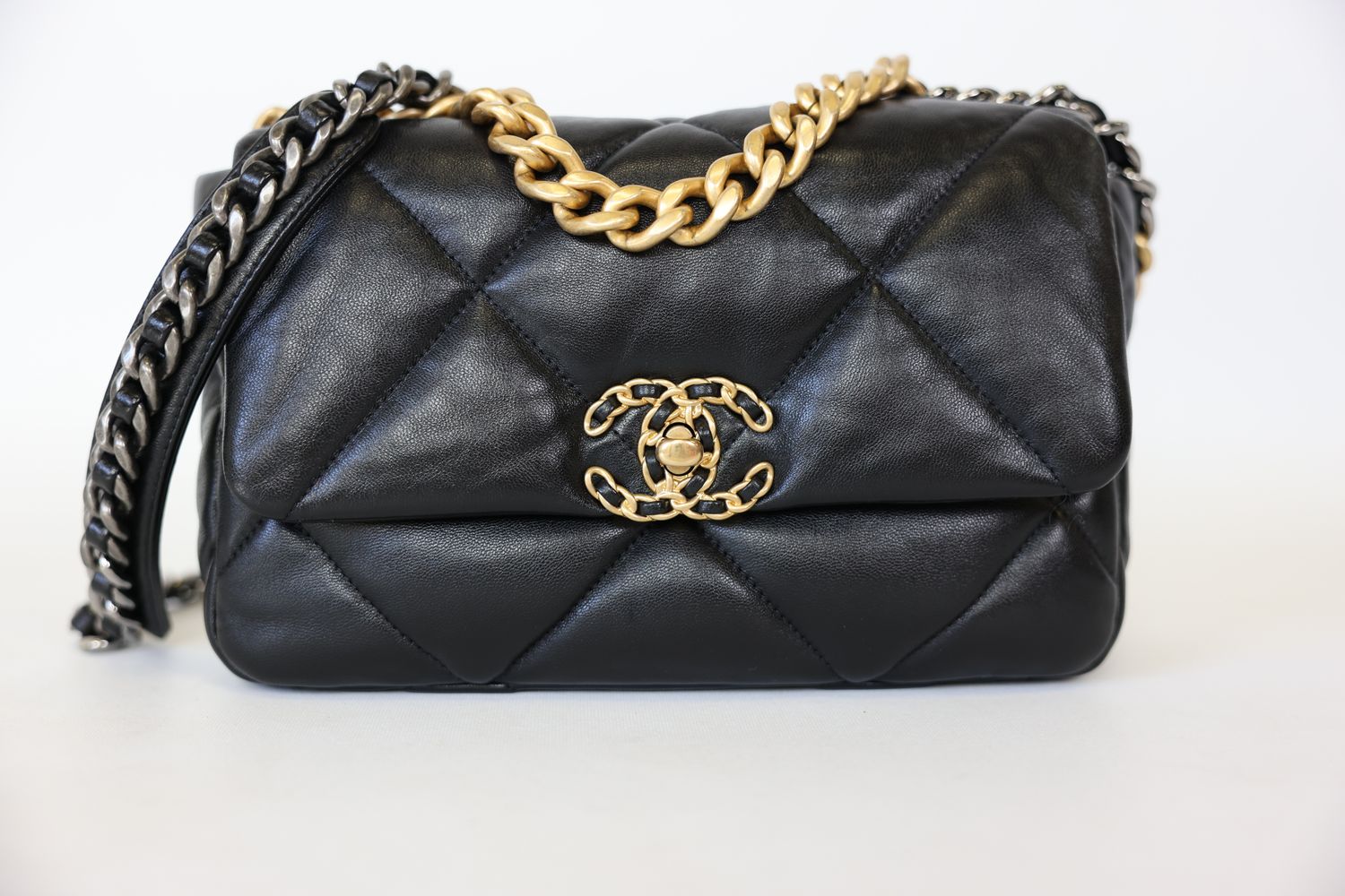 Chanel 19 Bag Medium, 21K Black Lambskin with Mixed Hardware, Preowned in Box WA001