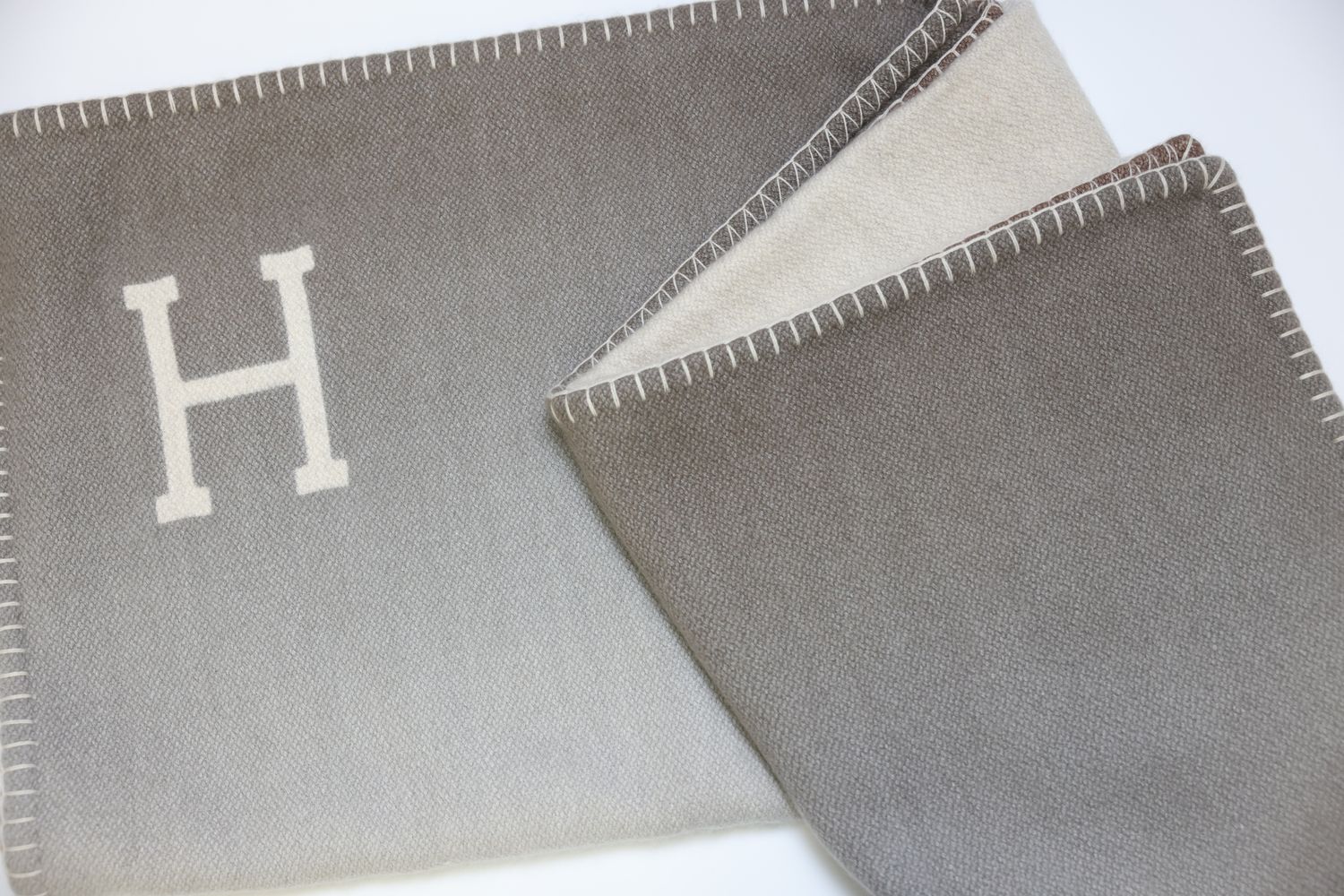 Hermes Yack&#39;n&#39;Dye Blanket, Gradient Brown Naturel Tibetan Yak Wool Finished with Cocotte Stitch, Preowned WA001