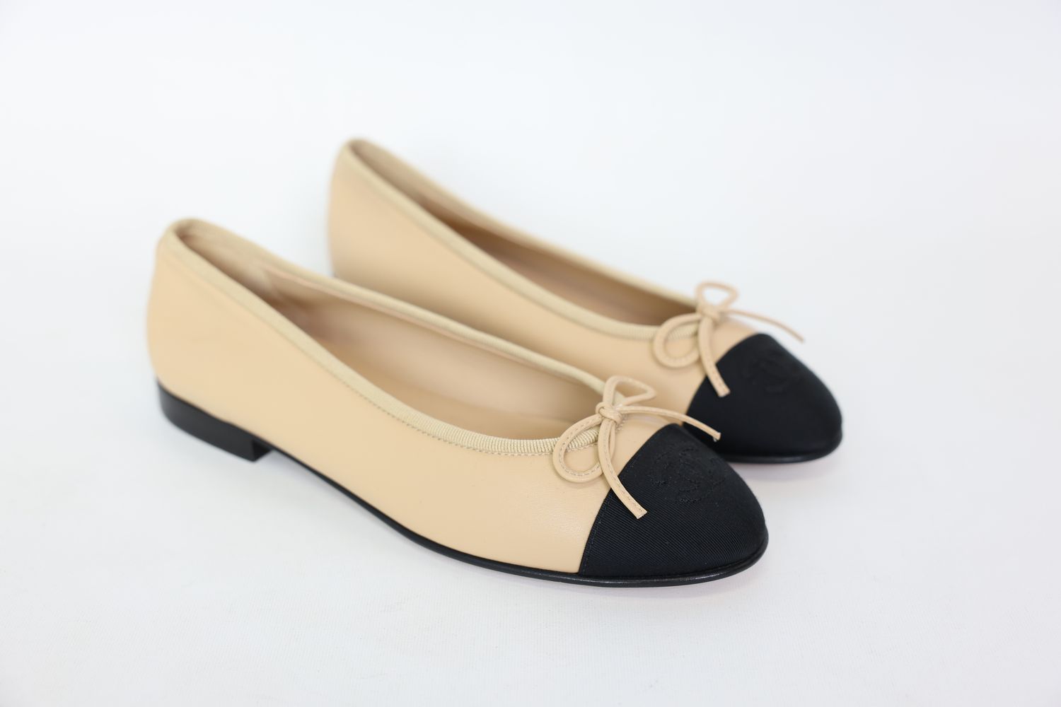 Chanel Ballet Flat Shoes Size 36.5, Beige Lambskin and Black Grosgrain, New in Box WA001