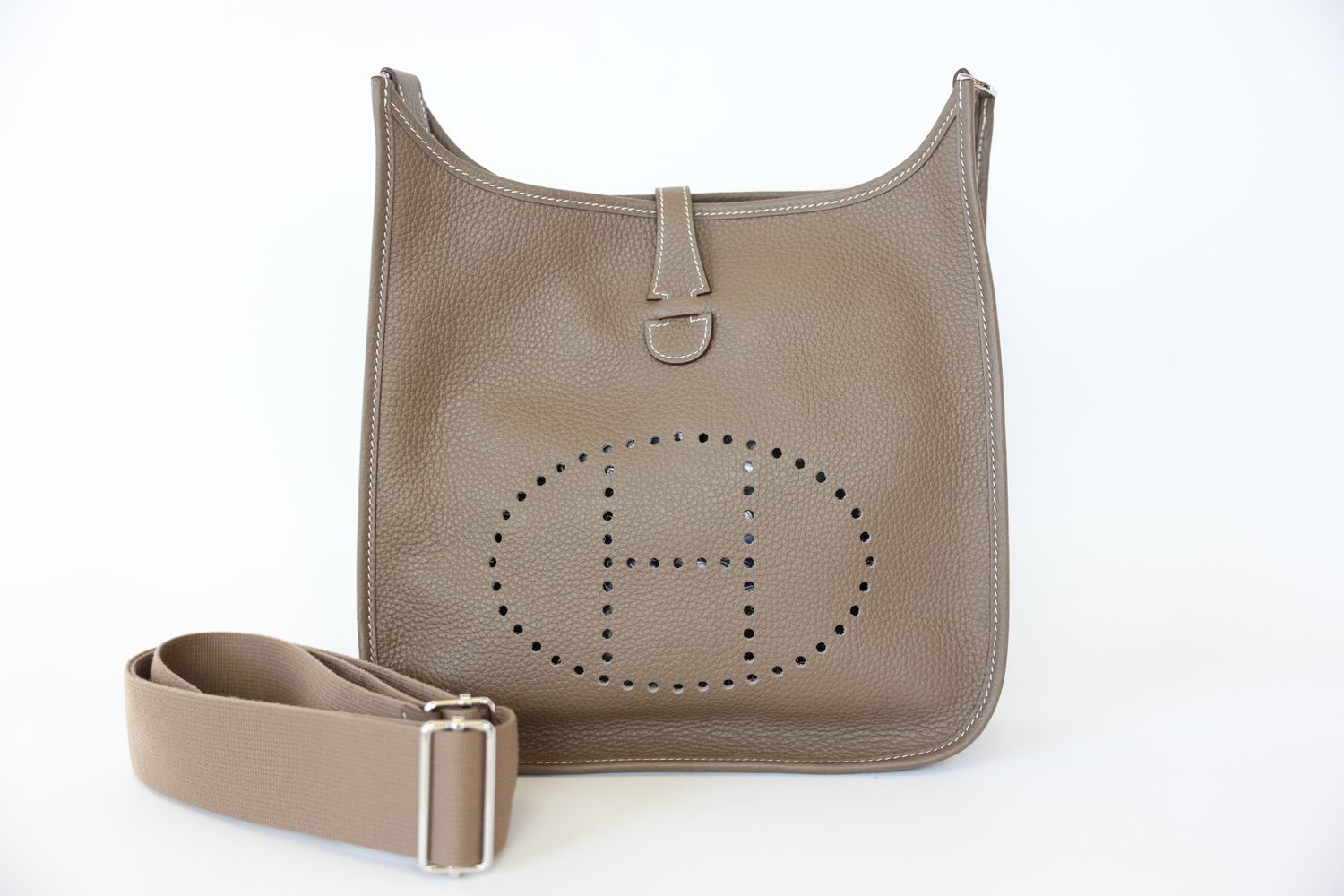 Hermes Evelyne III Bag 29, Etoupe Taurillon Clemence with Palladium Hardware, U 2022, New in Box WA001