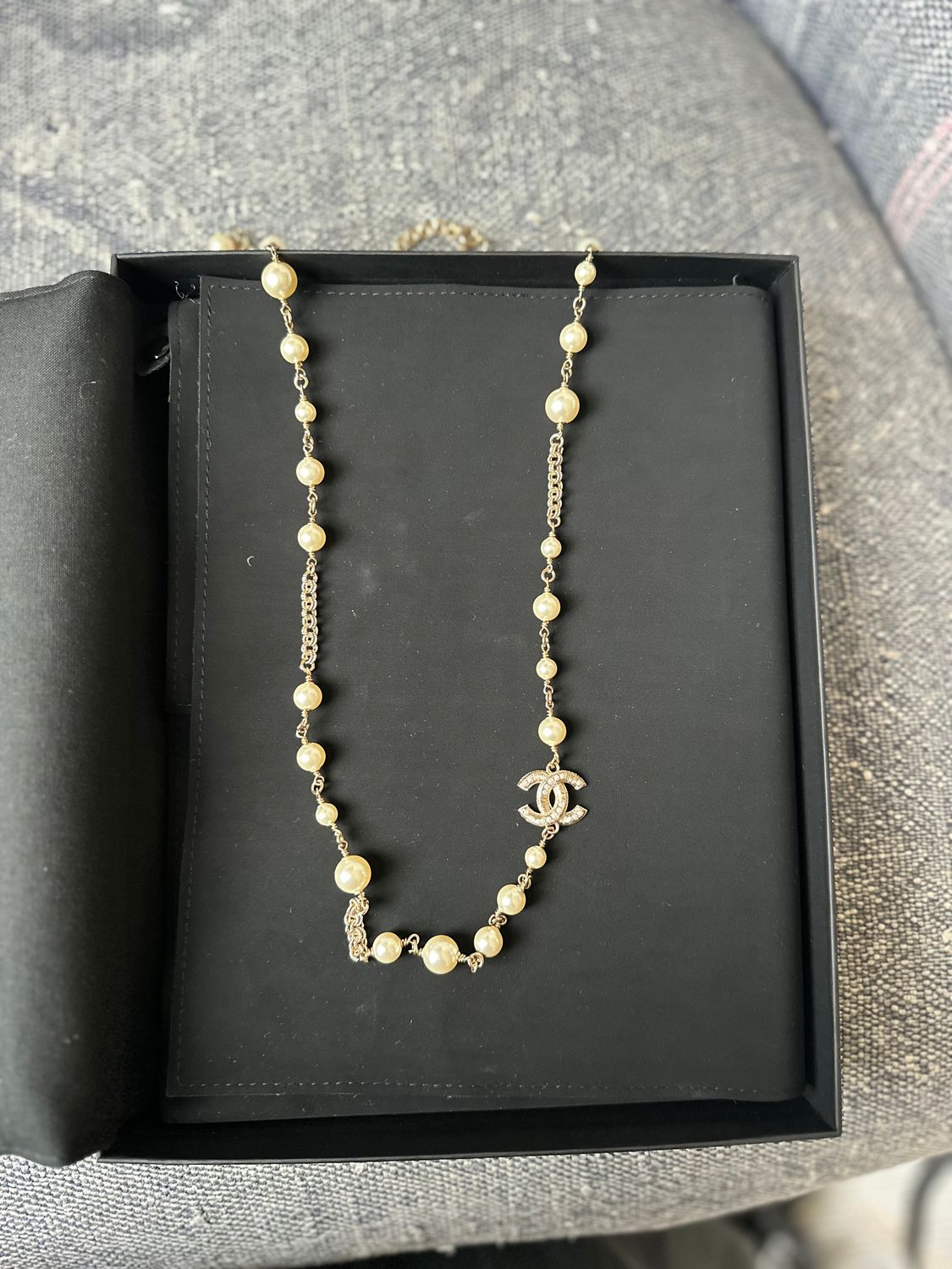 Chanel Jewellery, Pearl Necklace, Preowned in Box and Dustbag (Ships from London)
