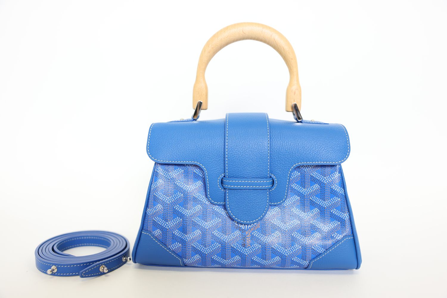 Silver goyardine canvas hotsell
