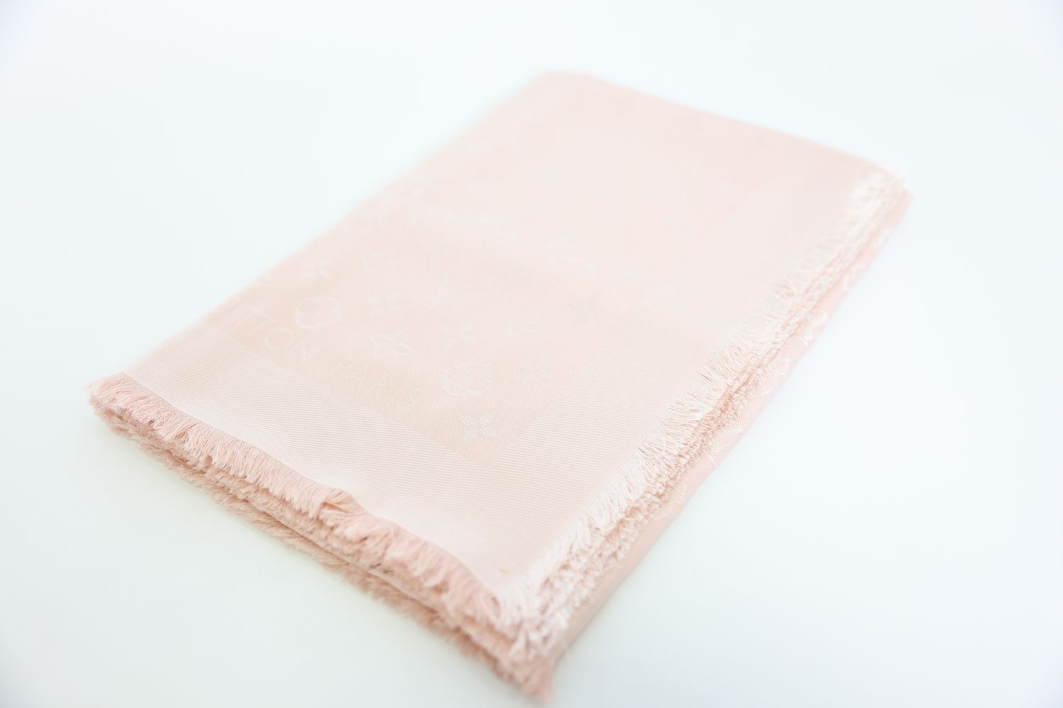 Louis Vuitton Monogram Classic Shawl, Natural Neutral Nude Pink Silk Blend,  New WA001